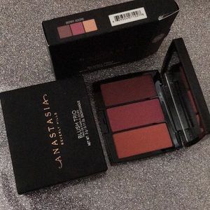 Anastasia blush trio ABH Berry adore